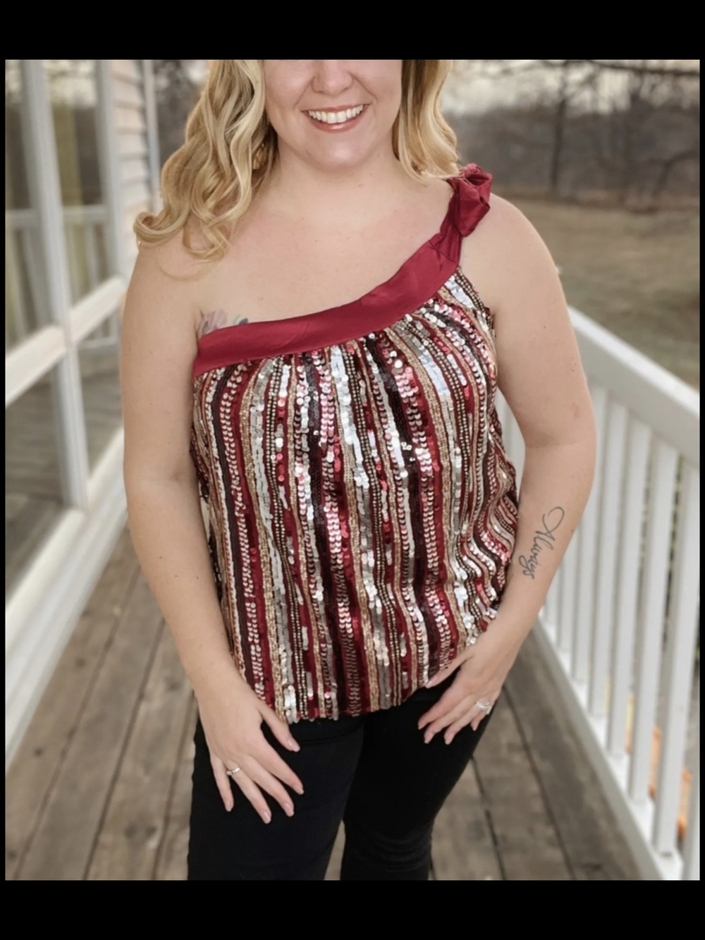 New Savanna Jane Sequin One-Shoulder Women’s Top in Burgundy and Gold Size 1XL - Picture 3 of 4